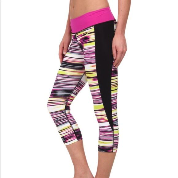 NIKE Solar Wind Hydro Fuchsia Flash Black Capri Size XL Workout Gym Yoga Pants - Picture 1 of 13